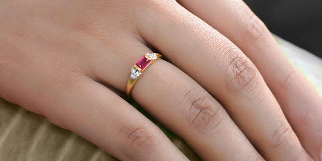 Feminine Diamond Ring |