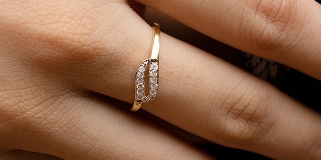 30 Stunning Gold Engagement Ring Designs For Couple