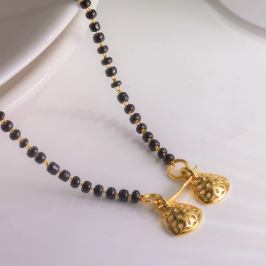 Adrika 18kt Yellow Mangalsutra Designs in Gold