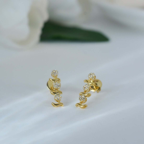 Nishi Yellow Gold Diamond Stud Earring